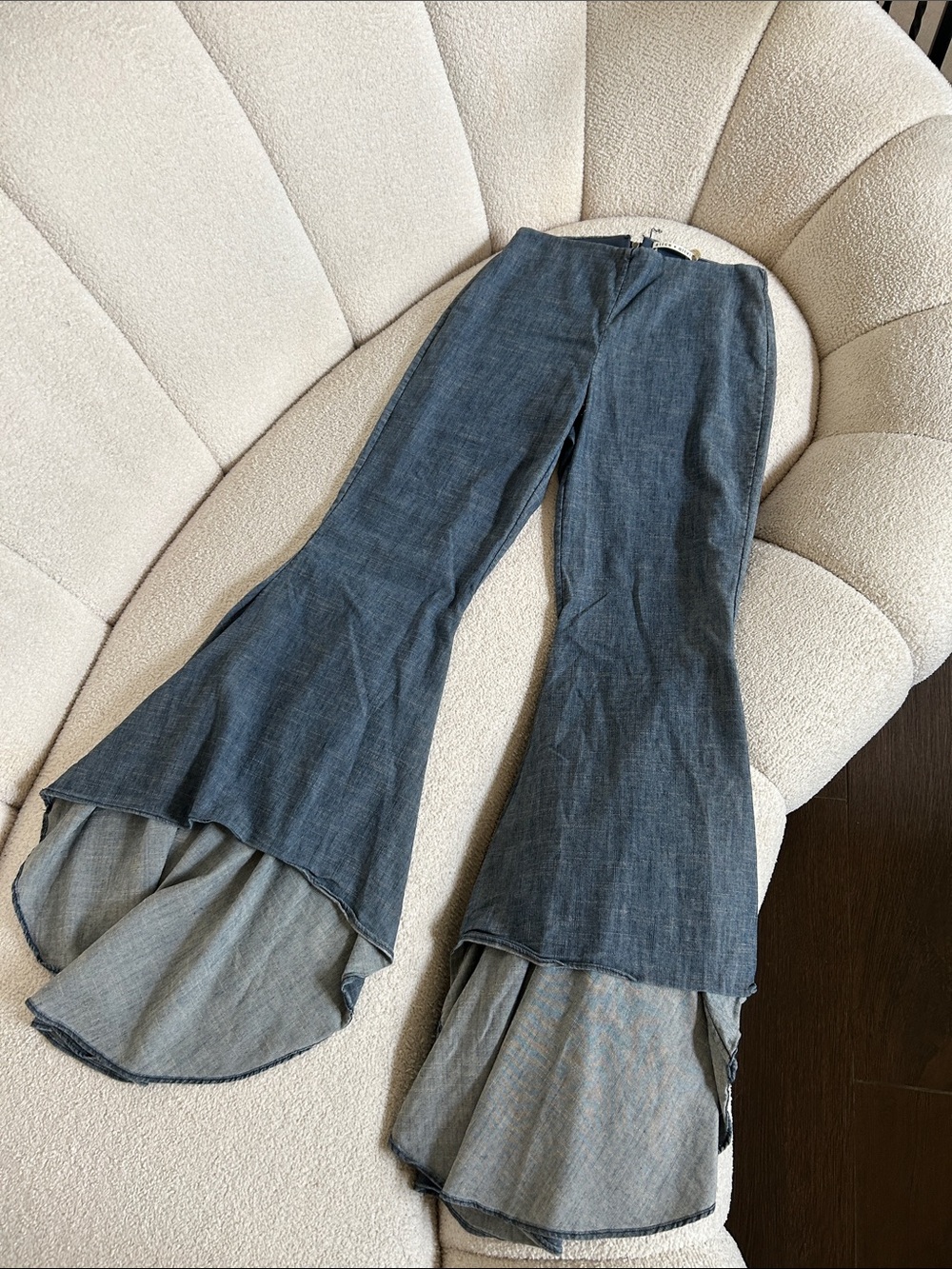 Alice + Olivia Chambray Blue Denim-Look Pants